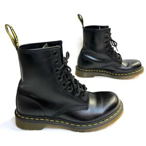 Dr. Martens The Original Black Smooth Leather Lace Up Boots - Size 8